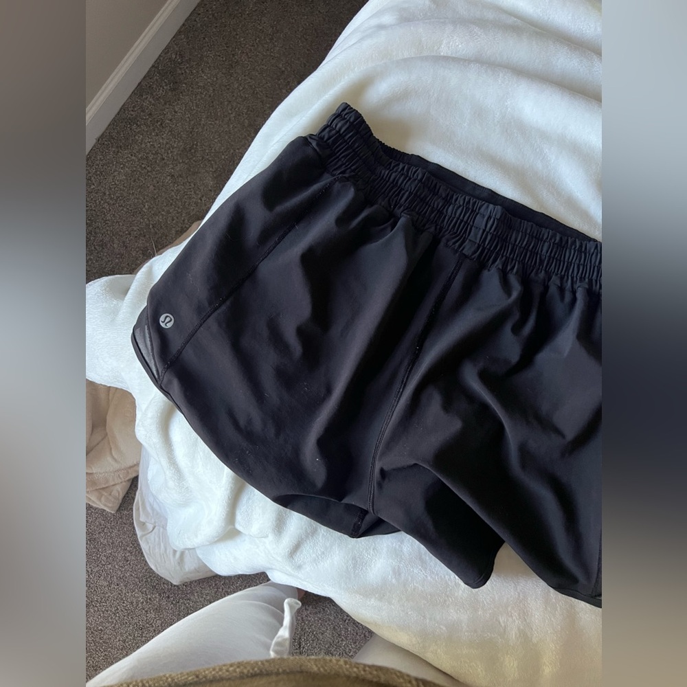 LULULEMON SHORTS SIZE 8 BLACK - TALL